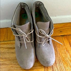 White Mountain grayish-brown ankle boots